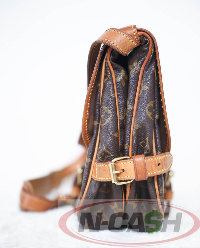 AUTHENTIC Louis Vuitton Saumur 30 Monogram Crossbody PREOWNED (WBA157) –  Jj's Closet, LLC