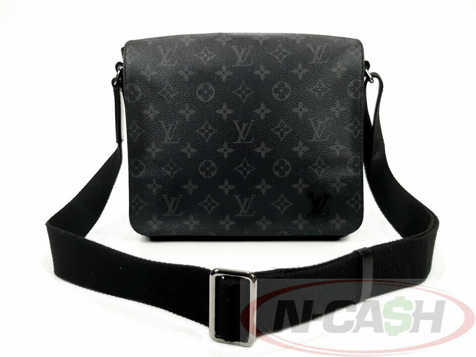 Louis Vuitton Pre-owned Monogram Eclipse District PM Messenger Bag - Black