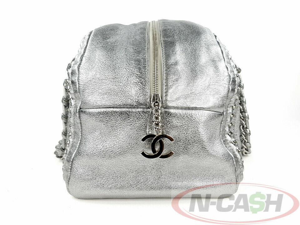 CHANEL Large Luxe Ligne Bowler Metallic Silver Bag_pawnshop2