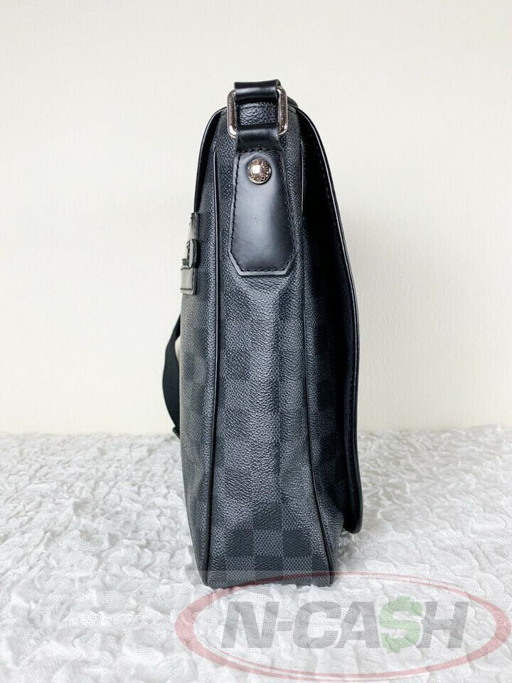 Louis Vuitton Damier Graphite Daniel Messenger Bag