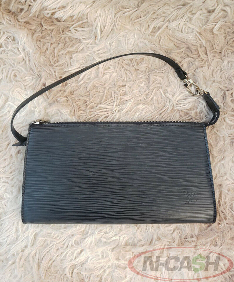 LOUIS VUITTON Pochette Accessoires 24 Epi Noir 2 Bag_pawnshop1
