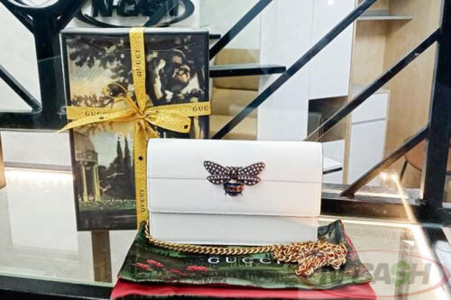 Gucci bee clutch deals