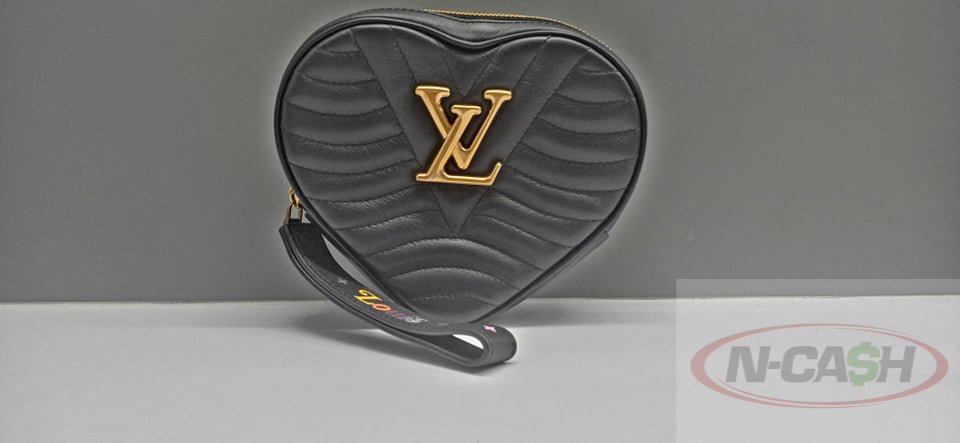 LE COEUR BAG 21 IN BLACK CALFSKIN WITH STUDDED HEART