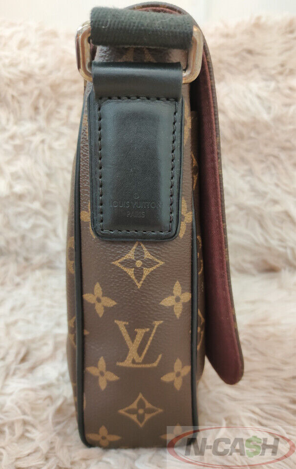 Pre-owned Louis Vuitton Monogram Macassar District Pm