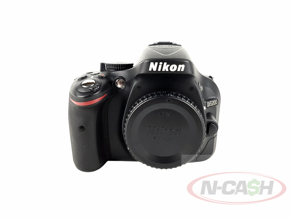 Nikon D5200 with Nikon DX AF-S Nikkor 18-55mm 13.5-5.6 G Lens_pawnshop