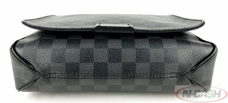 LOUIS VUITTON District Damier Graphite PM Messenger Bag_pawnshop3