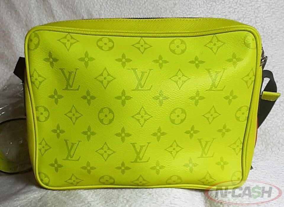 Louis Vuitton Monogram Taigarama Jaune Outdoor Messenger Bag_pawnshop1