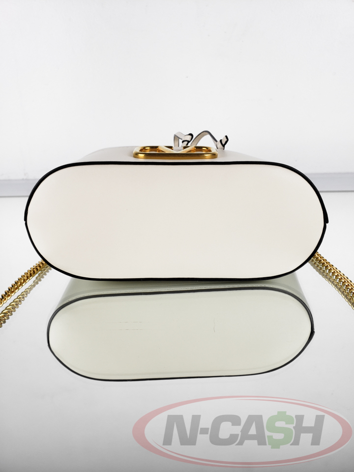 Mini Bucket Bag with V Logo Signature Chain_pawnshop3