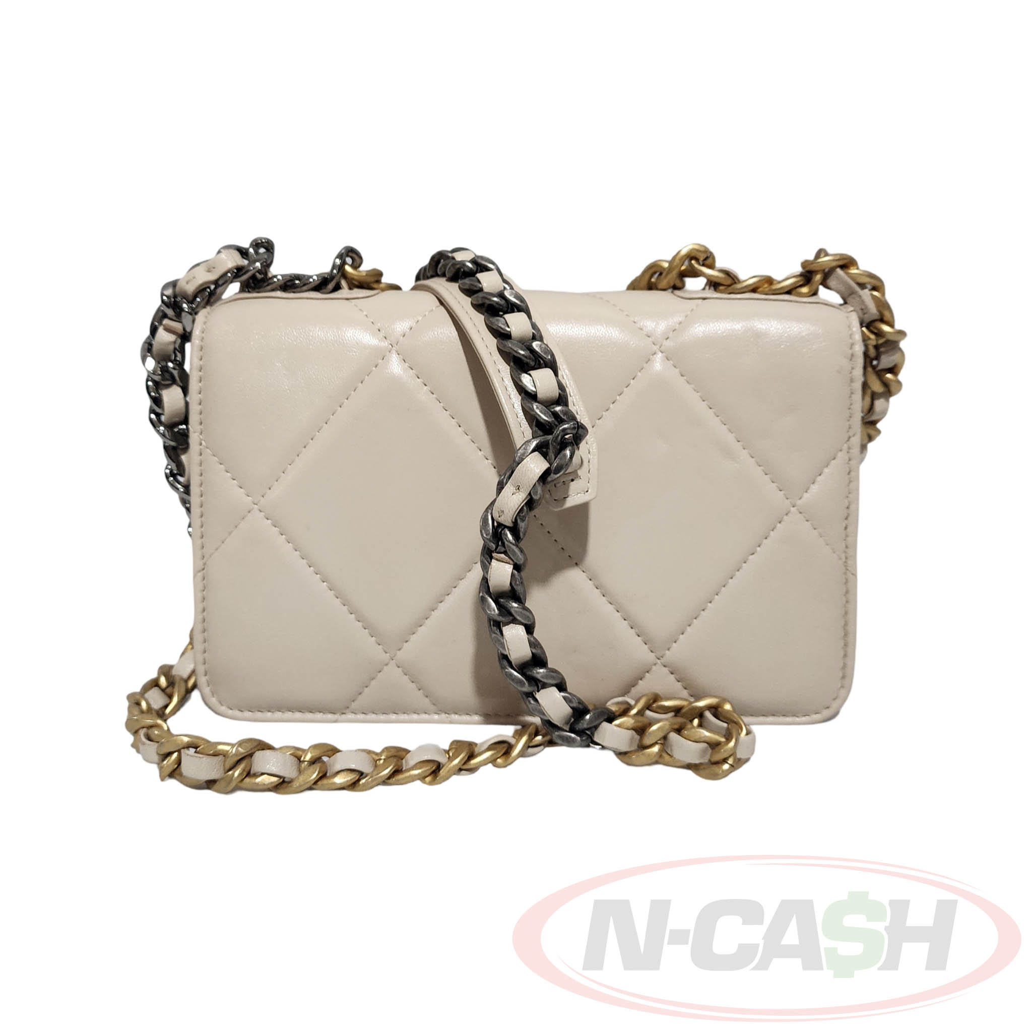 Chanel 19 Wallet on Chain (WOC)1