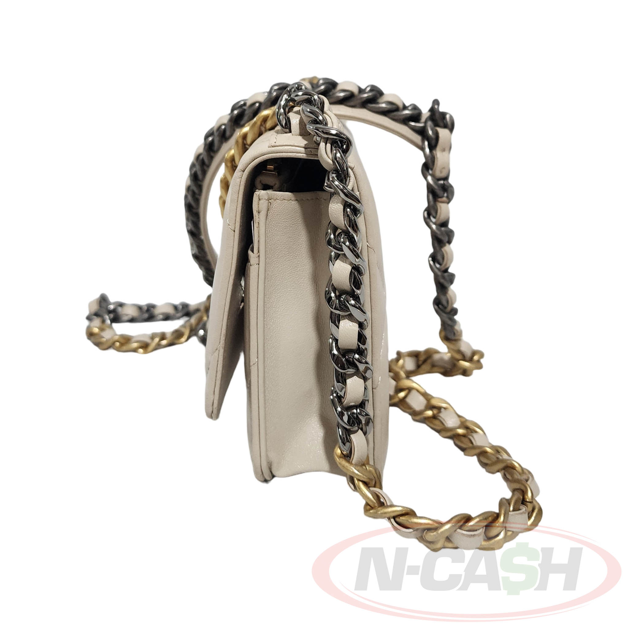 Chanel 19 Wallet on Chain (WOC)2
