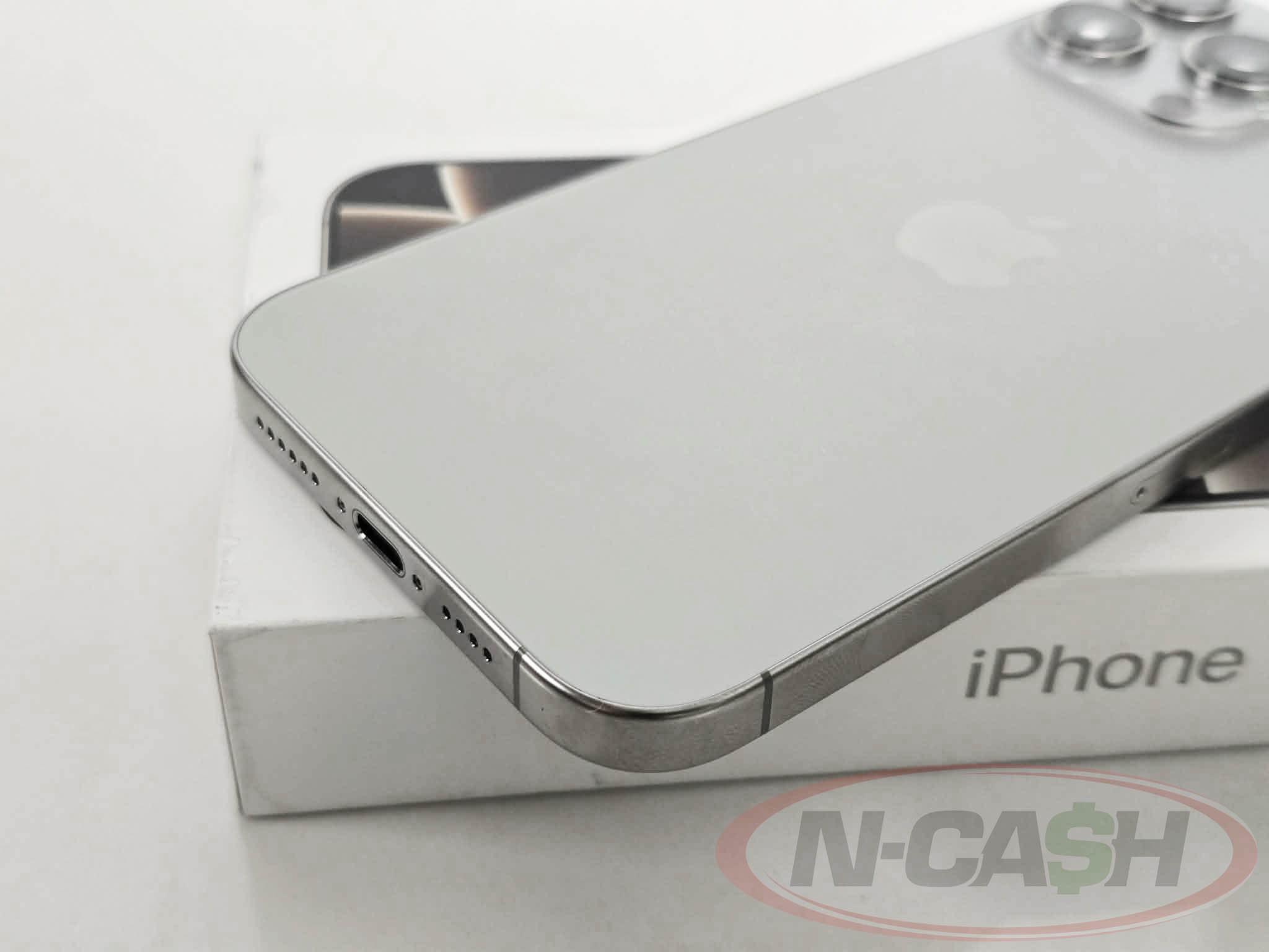 Apple iPhone 16 Pro Max 256GB4